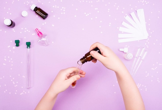 Anniversaire création de parfum bio à domicile enfant de 7 à 14 ans