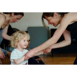 Atelier danse parent enfant de 18 mois à 3 ans à Paris 11
