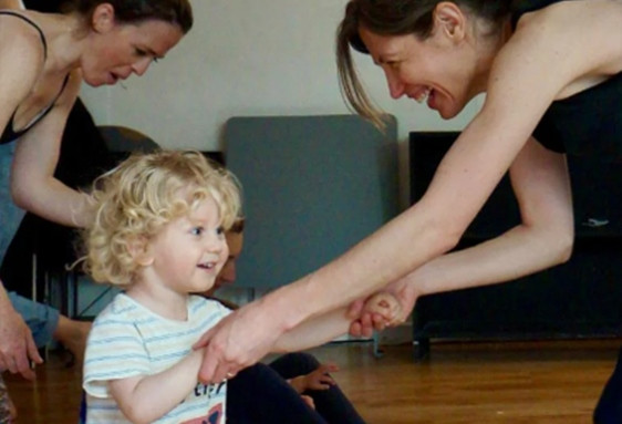 Atelier danse parent enfant de 18 mois à 3 ans à Paris 11