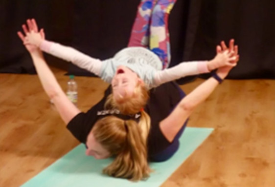 Atelier yoga parent enfant de 3 à 10 ans à Paris 11