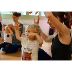 Atelier histoires et comptines signées parent enfant de 6 mois à 5 ans à Paris 11
